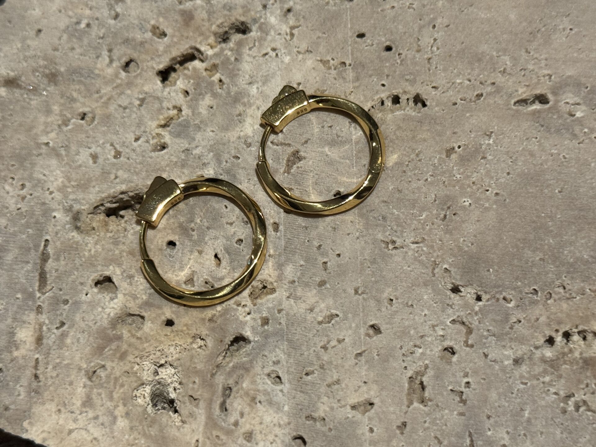 1.5 CM ÇAP İÇİ DOLU HALKA KÜPE